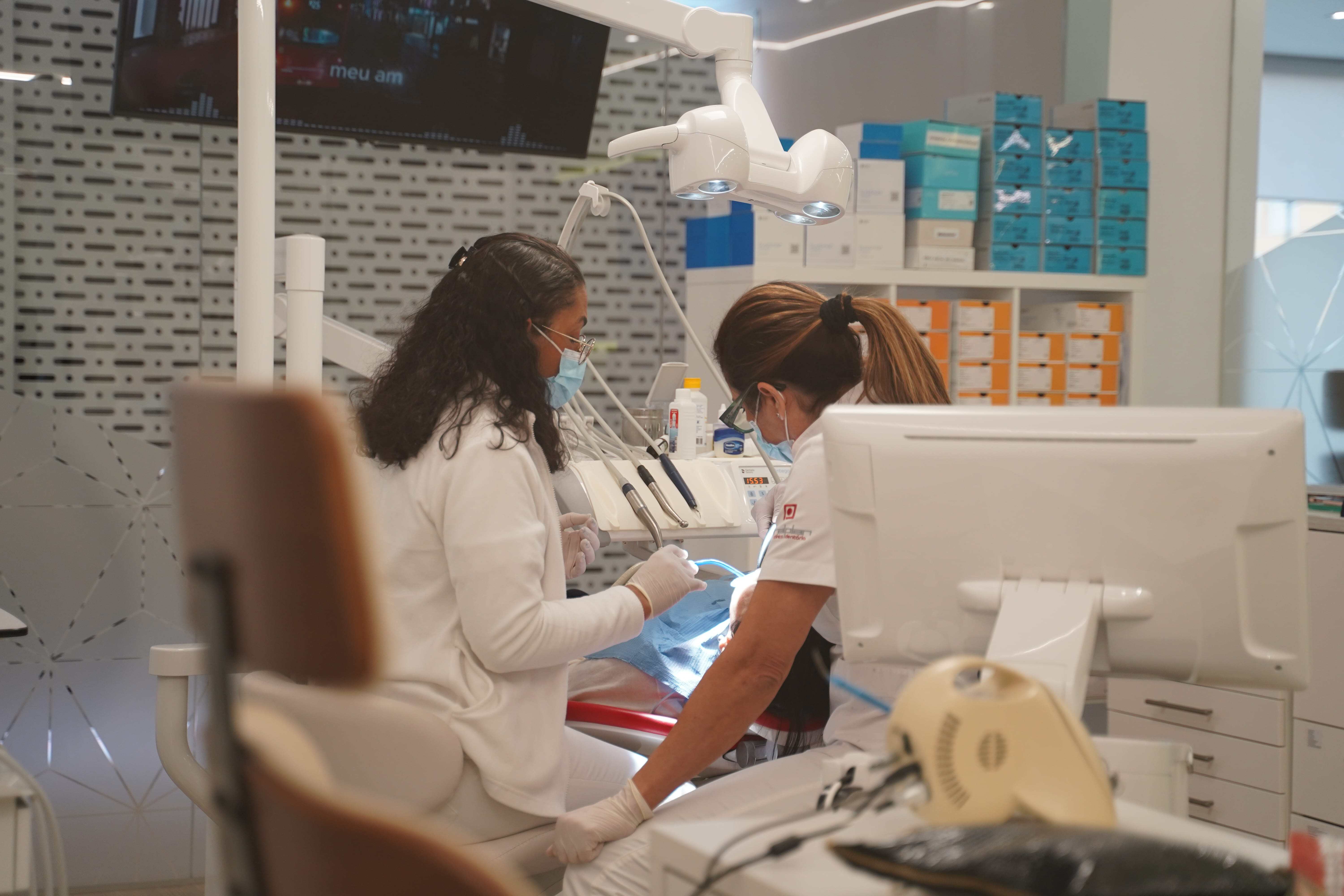 5 perguntas essenciais que deve fazer antes de querer saber o preço dos implantes All-on-4® em Portugal